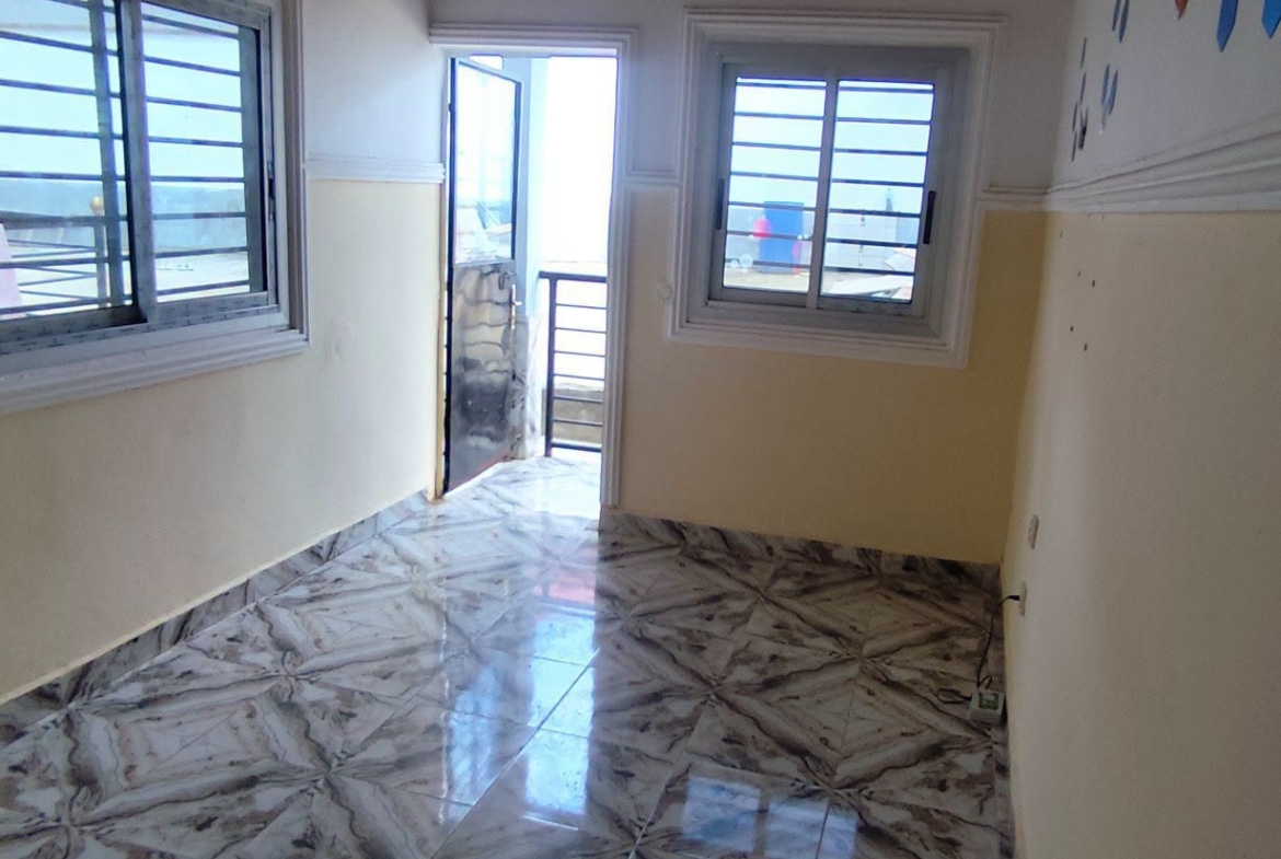 Joli Studio moderne à louer à Ebolowa quartier Bilon 50000 FCFA