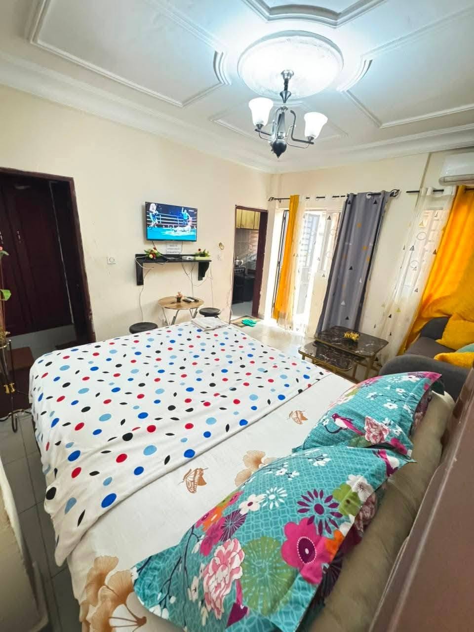 SHLM_chambre_odza_311026_ch1 Chambre meublée climatisée Yaoundé Odza brigade 15000 fcfa