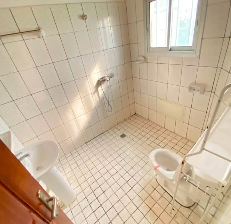 Appartement moderne à l’étage à louer à Oyom Abang