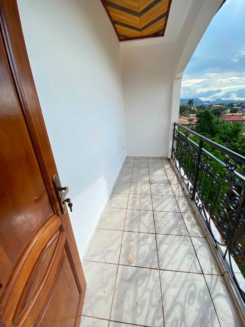 Appartement moderne à l’étage à louer à Oyom Abang