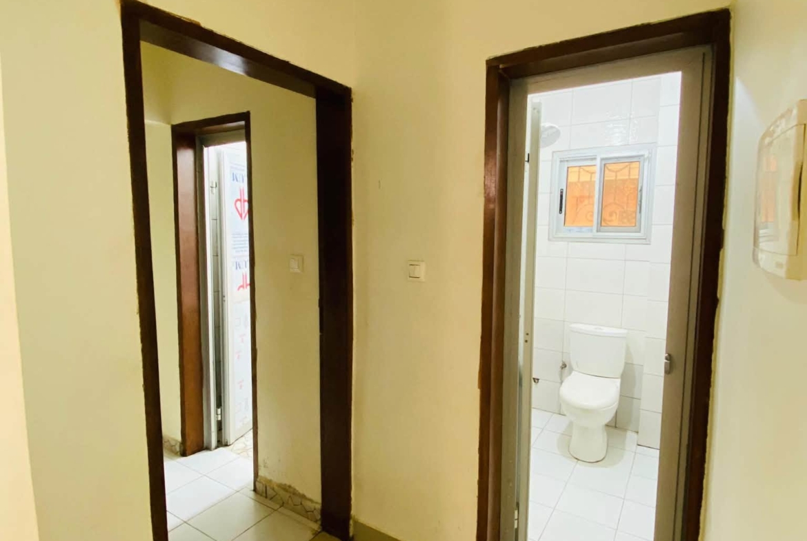 Chic appartement moderne 2 chambres Simbock Carrefour Ebanda