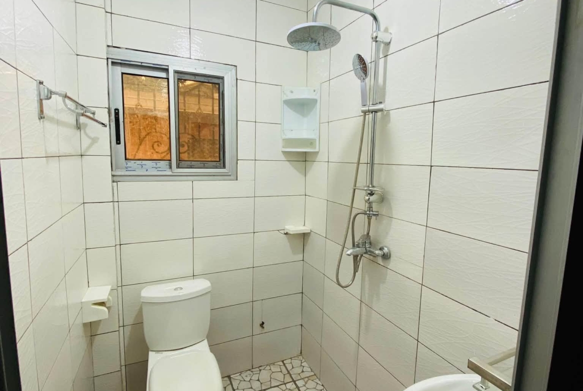 Chic appartement moderne 2 chambres Simbock Carrefour Ebanda
