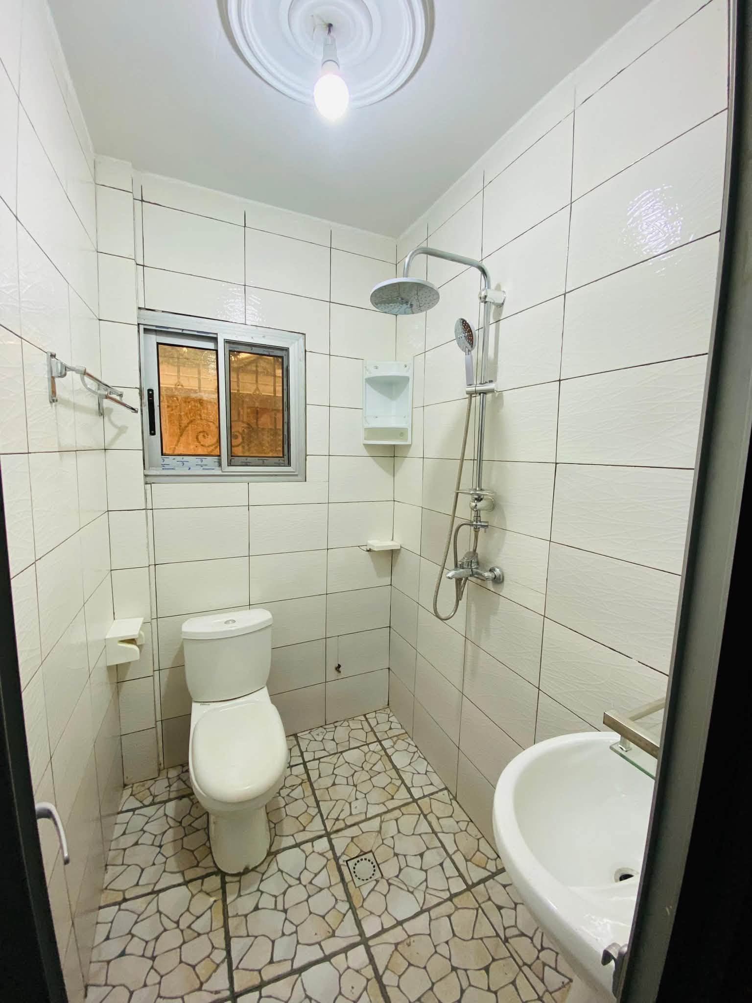 Chic appartement moderne 2 chambres Simbock Carrefour Ebanda