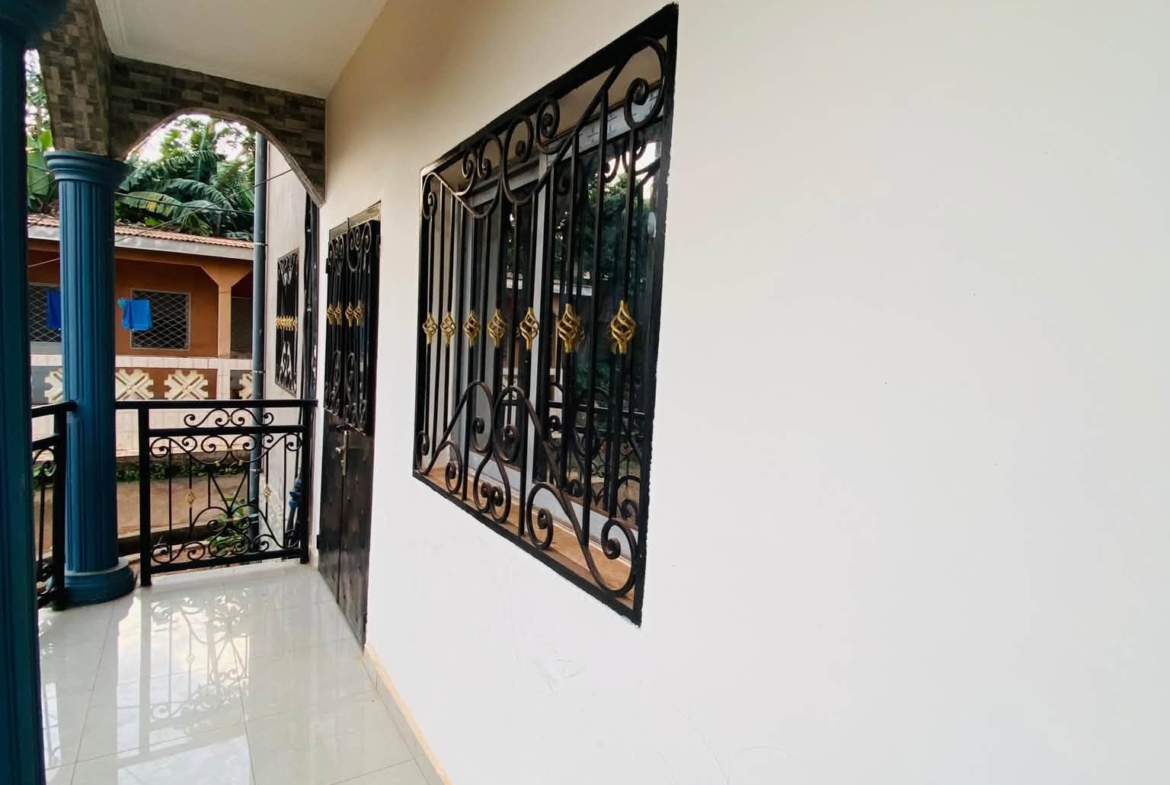 Chic appartement moderne 2 chambres Simbock Carrefour Ebanda