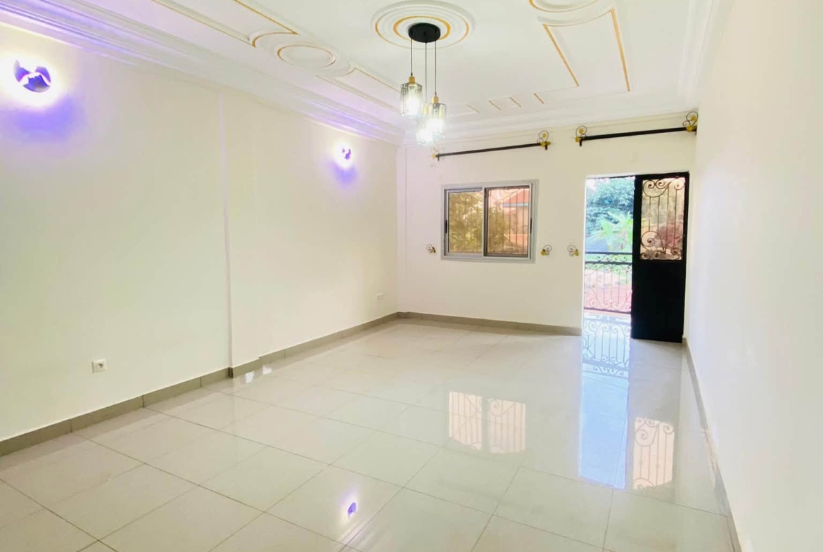 Chic appartement moderne 2 chambres Simbock Carrefour Ebanda