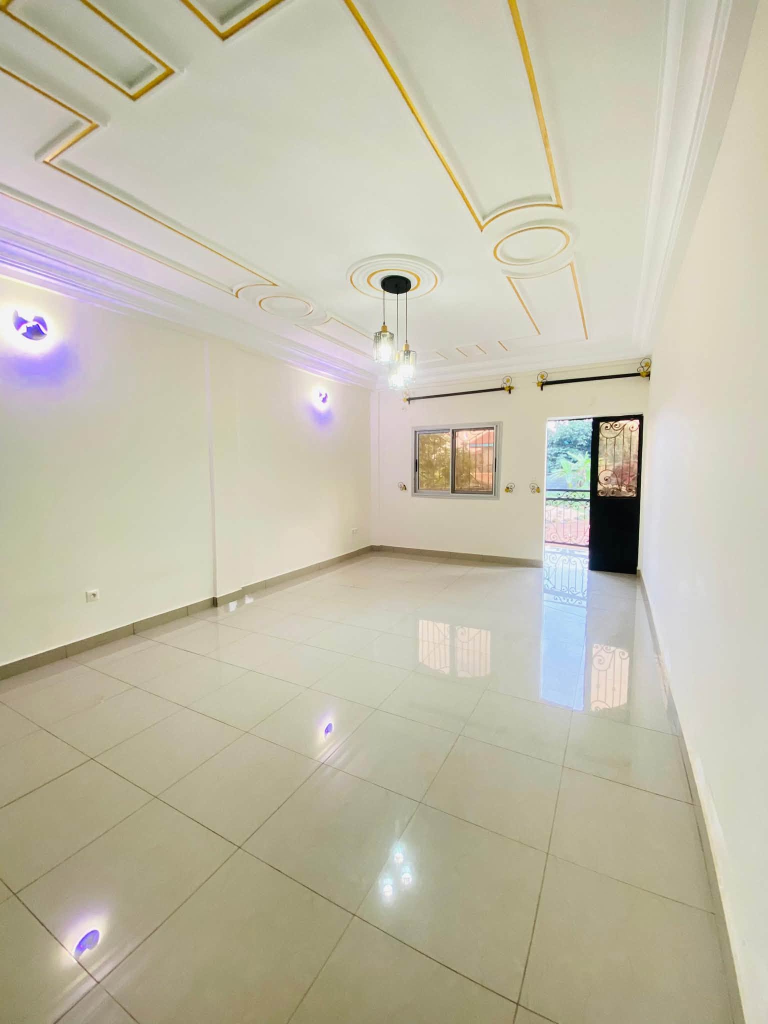 Chic appartement moderne 2 chambres Simbock Carrefour Ebanda