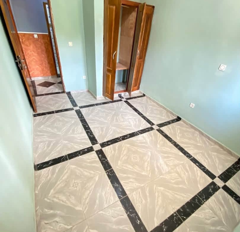 Appartement moderne haut standing carrefour Tsimi 150000 fcfa